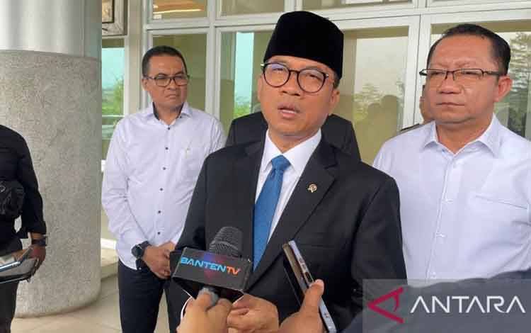 Menteri Desa dan Pembangunan Daerah Tertinggal (PDT) Yandri Susanto, di Untirta Serang, Banten, Minggu (17/11/2024). (ANTARA/Desi Purnama Sari)