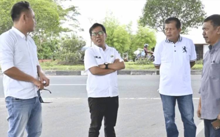 Plt Kepala Dinas PUPR Tinjau Pekerjaan Penanganan Long Segment Jalan E.A. Toewak