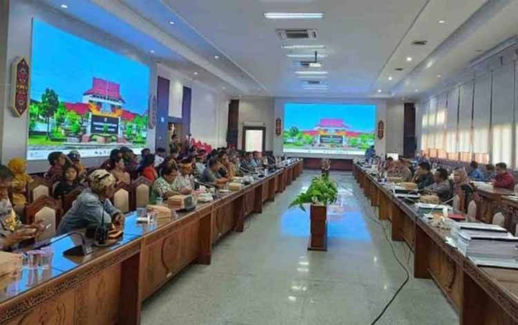 DPRD Kalteng Kawal Aspirasi Aliansi Masyarakat Bersatu Selamatkan APBD