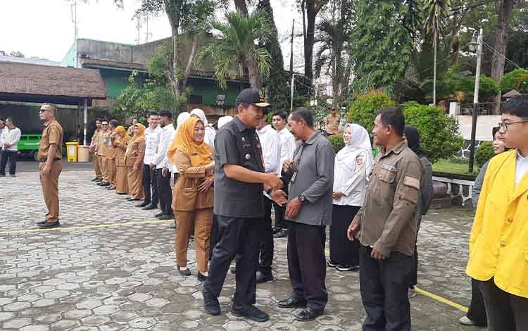Pj Bupati Kobar Pimpin Apel dan Silaturahmi dengan ASN DLH