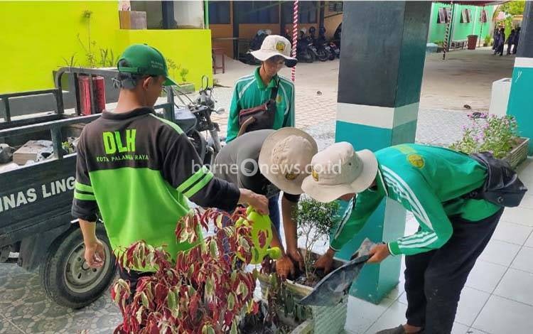 Tim Layangan DLH Palangka Raya Wujudkan Sekolah Hijau dan Edukasi Pelajar