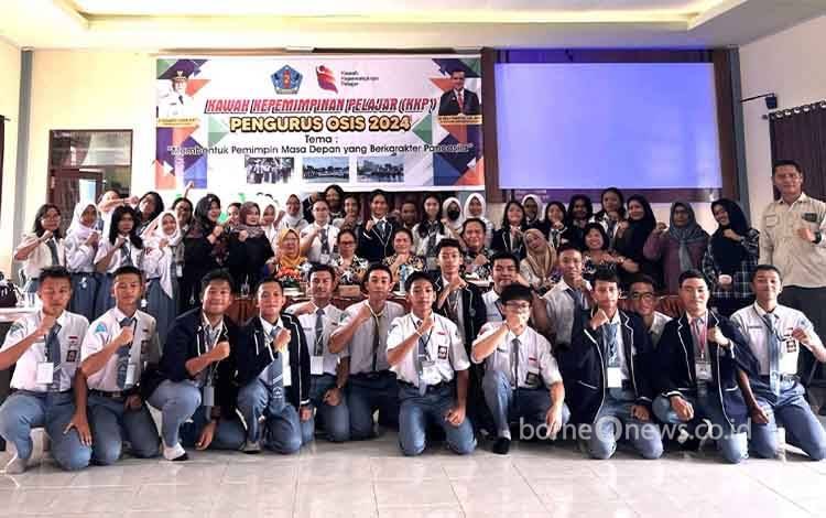 SMAN 2 Kuala Kapuas Apresiasi Materi Kepemimpinan dari Kadisarpustaka