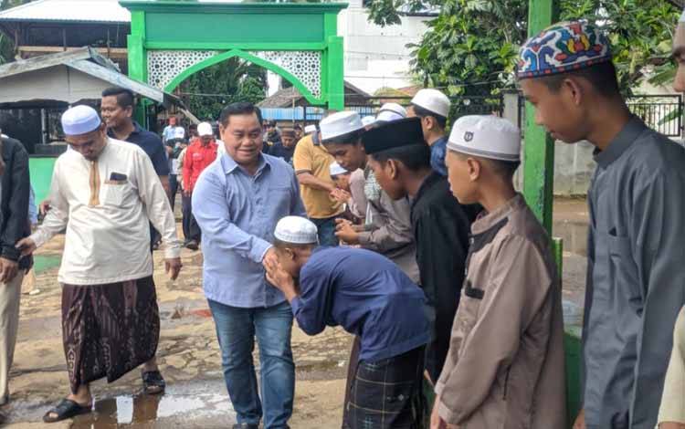 Halikinnor Janjikan Pembangunan Infrastruktur di Pulau Hanaut Jadi Prioritas