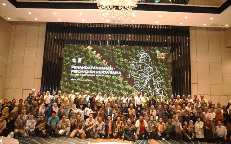 Penandatanganan Perjanjian Kerja Sama Grant Riset Sawit Tahun 2024 Resmi Dilaksanakan