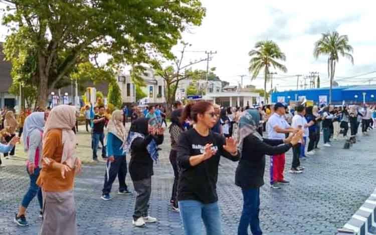 Sambut Hari Jadi Korpri ke-53, Pemkab Barito Utara Gelar Senam Bersama