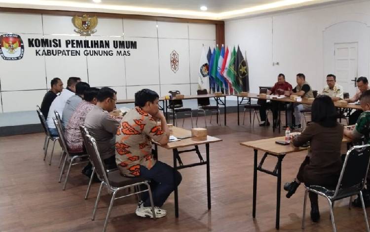 KPU Gunung Mas Rakor Persiapkan Pendistribusian Logistik Pilkada 2024