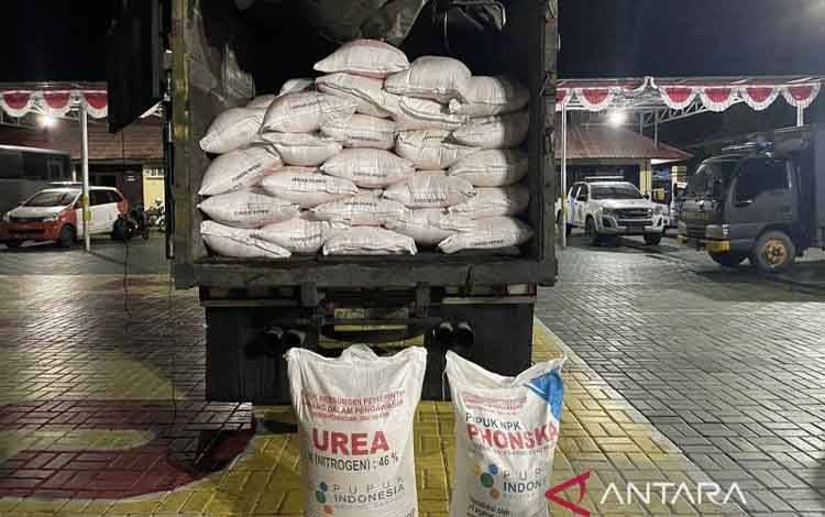 Polisi Tangkap Penyeludup Delapan Ton Pupuk Bersubsidi di Kalsel