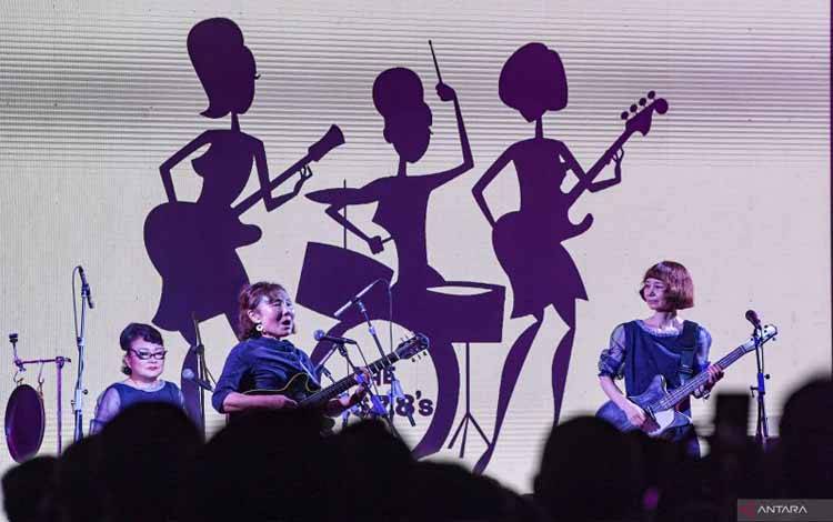 Grup asal Jepang Bawakan Lagu A Go Go Milik Dara Puspita di Joyland
