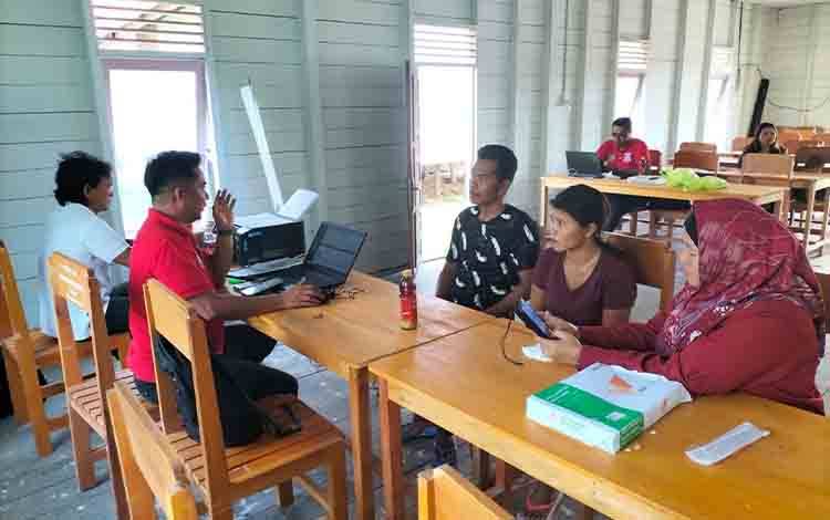 Tiga Desa di Kecamatan Kapuas Hulu Disambangi Disdukcapil Jemput Bola Layanan IKD