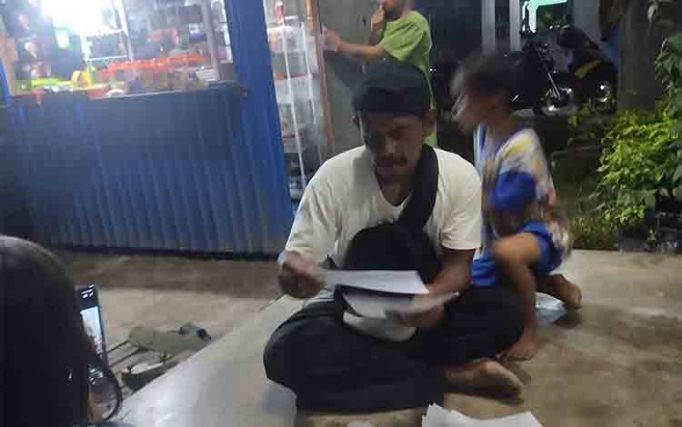 Petugas KPPS Mulai Distribusikan Undangan Pencoblosan untuk Pilkada Serentak 2024