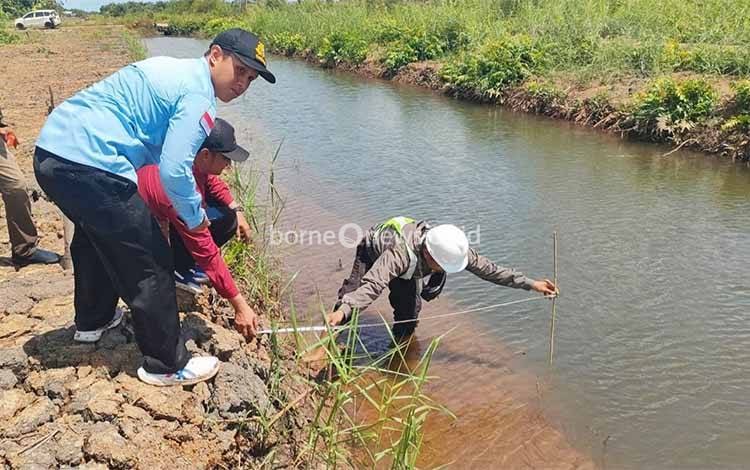 Tim SDA Cek Pekerjaan Rehabilitasi Jaringan Irigasi Rawa di Dua Wilayah di Kapuas