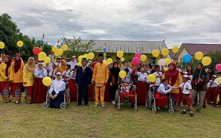 SLB Negeri 2 Pangkalan Bun Rayakan Hari Guru Nasional 2024