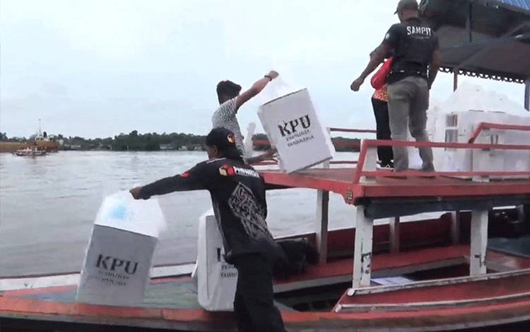 Distribusi Logistik Pilkada Kotim di Daerah ini Melalui Jalur Sungai