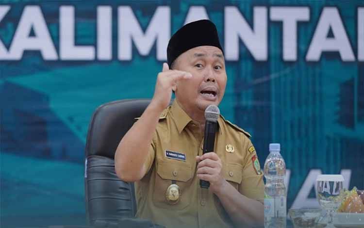 Gubernur Kalimantan Tengah, Sugianto Sabran saat rapat