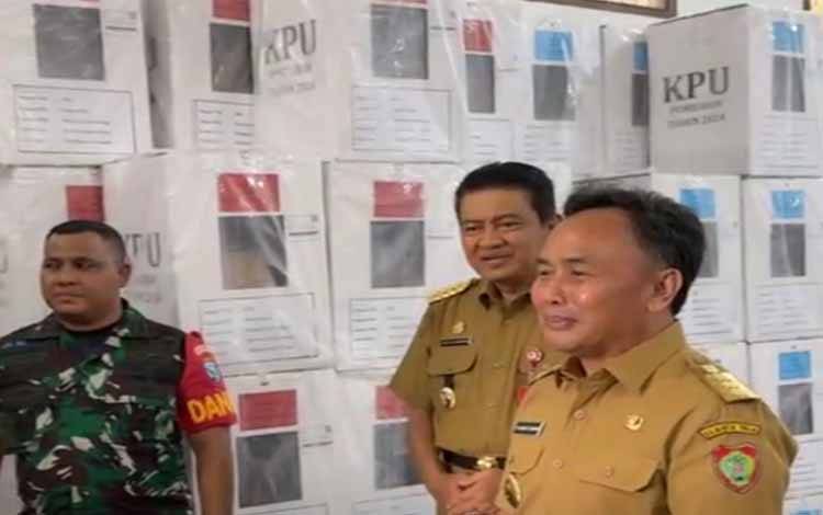 Gubernur Kalteng Tinjau Logistik Pilkada di Kobar