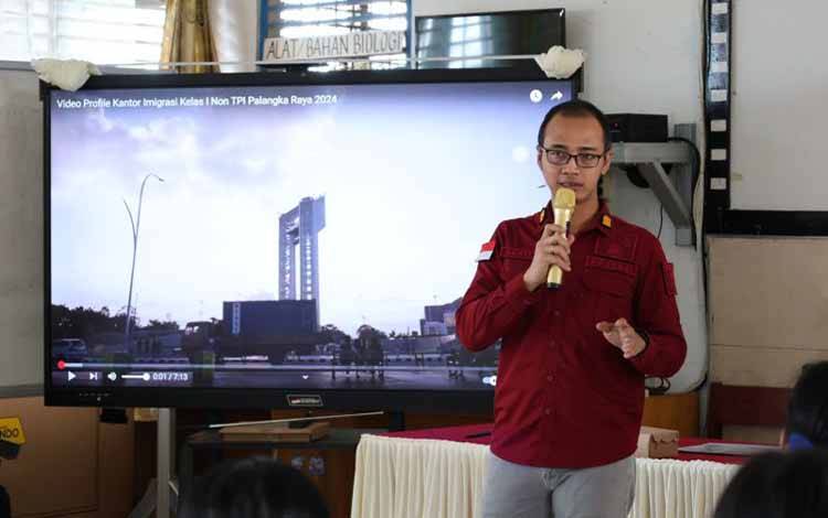 Imigrasi Palangka Raya Edukasi Siswa SMA tentang Keimigrasian