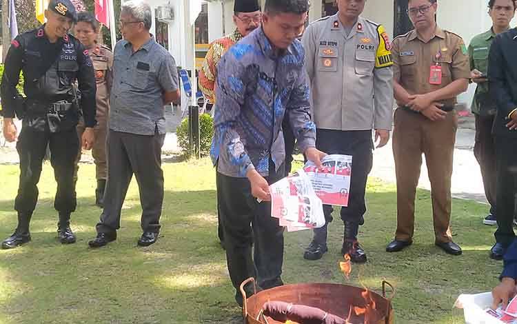 KPU Sukamara Musnahkan Surat Suara Rusak Dan Lebih Pilkada 2024