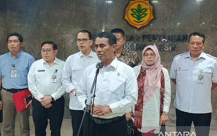 Mentan Pastikan Bulog Serap Hasil Panen Petani Milenial