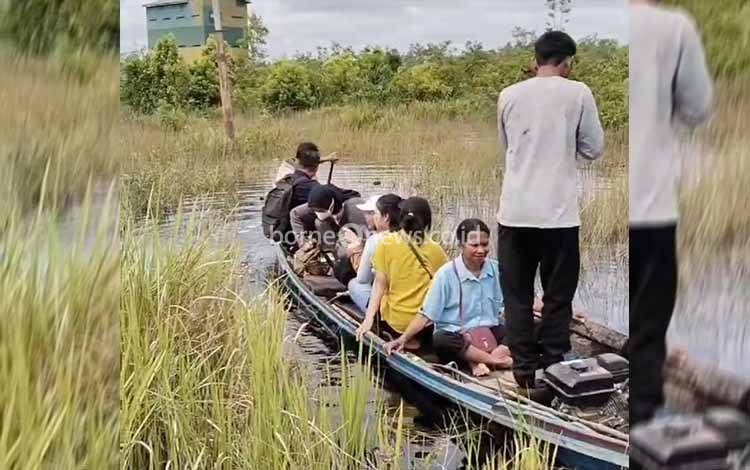 Jalur Darat Terputus Karena Banjir, Warga Petuk Katimpun Palangka Raya Berangkat Mencoblos Naik Getek