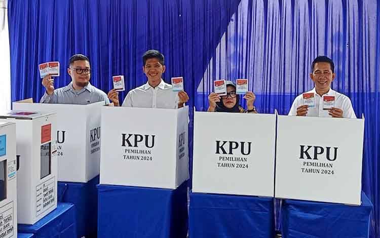 H Nadalsyah dan Keluarga Berikan Hak Pilih di TPS 15 pada Pilkada Serentak 2024