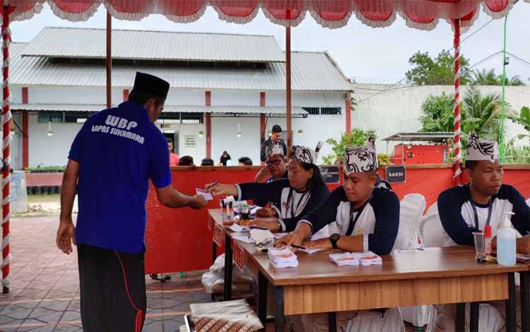 Warga Binaan Lapas Sukamara Laksanakan Pemungutan Suara
