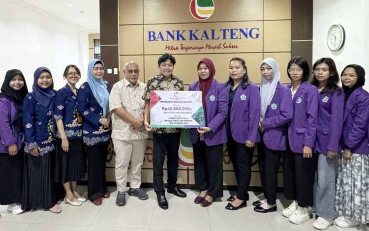 Bank Kalteng Beri Beasiswa kepada Mahasiswa STIE YBPK