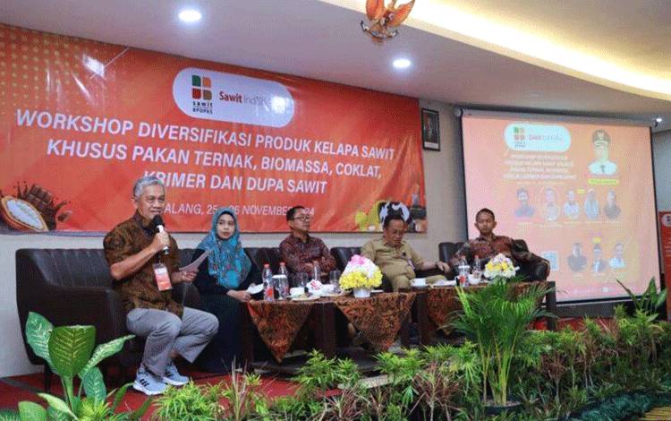 Sejuta Manfaat Sawit: Dari Pakan Unggas Hingga Helm