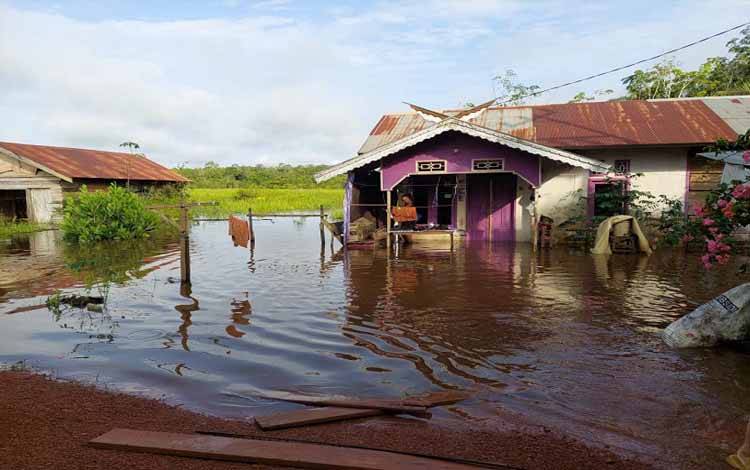 24 KK di Desa Sei Ubar Mandiri Mengungsi karena Banjir