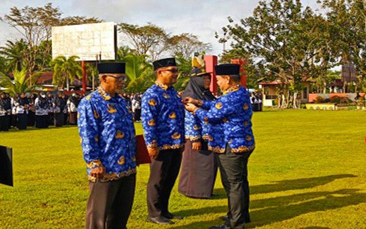 ASN Kotim Raih Penghargaan Satyalancana Karya, Dedikasi 20 Tahun Jadi Penyemangat