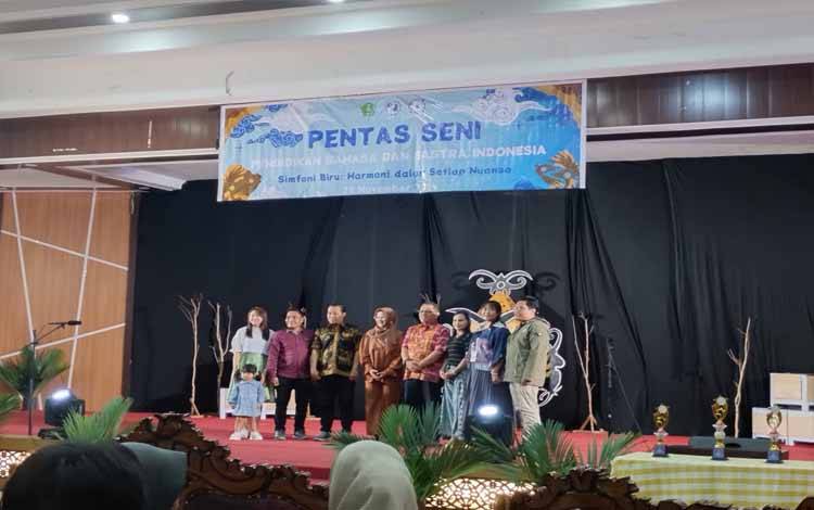 Pentas Seni "Simfoni Biru: Harmoni dalam Setiap Nuansa" Digelar PBSI Universitas Palangka Raya
