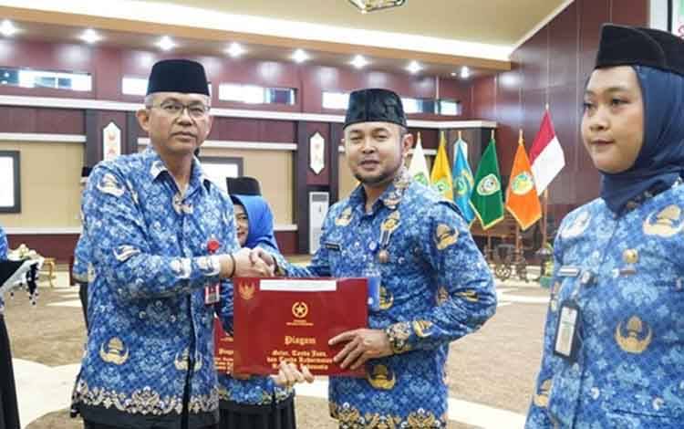 Penganugerahan Satyalancana Karya Satya Warnai HUT ke-53 Korpri di Kalteng