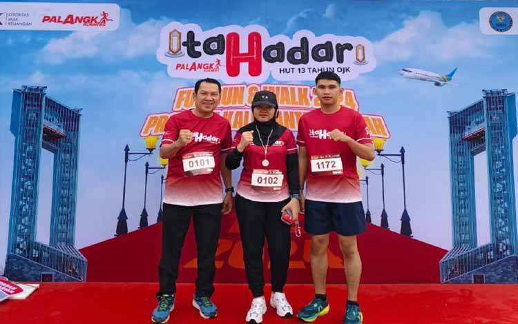 Kepala MIN 5 Palangka Raya Beri Contoh Budaya Hidup Sehat dalam Lomba Lari Itah Hadari