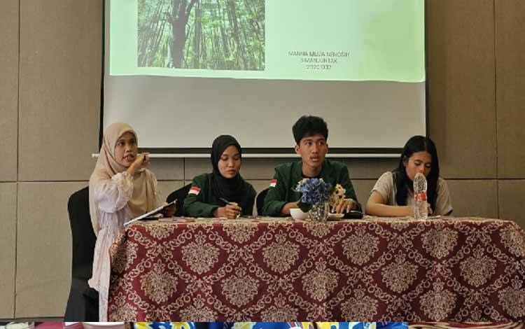 Mahasiswa MBKM Fakultas Kehutanan Presentasikan Penelitian di FGD Arboretum USU