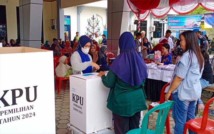 PSU Pilkada 2024 di TPS 04 Selat Utara Kapuas Berjalan Lancar