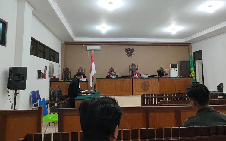 Majelis Hakim Minta Ujang Iskandar Dijemput Paksa