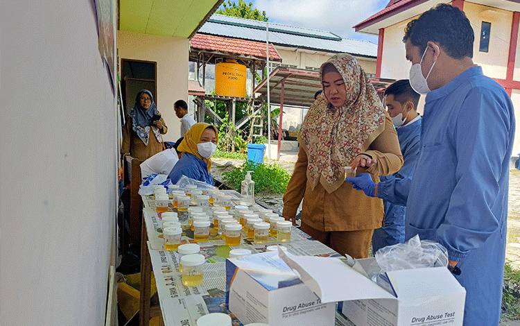 Diteksi Dini Penyalahgunaan Narkoba, Kesbangpol Kotim Lakukan Tes Urine di Kalangan ASN