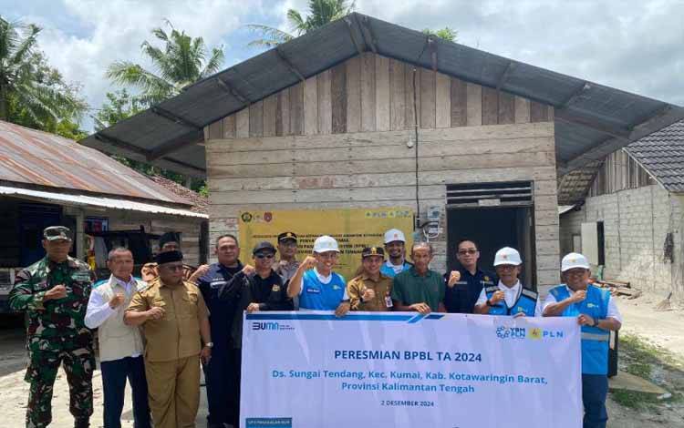 PLN Kalselteng Alirkan Listrik kepada 1.516 Warga Kobar Jelang Natal