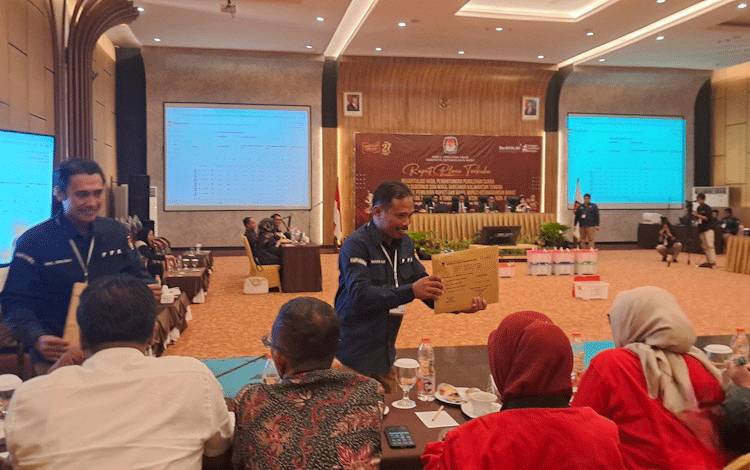 Rapat Pleno Terbuka Pilkada Kobar Paslon Nurhidayah-Suyanto Unggul Perolehan Suara