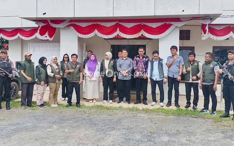 KPU Pulang Pisau Antar Berita Acara Hasil Pleno ke KPU Kalteng di Bawah Pengawalan Ketat Polisi