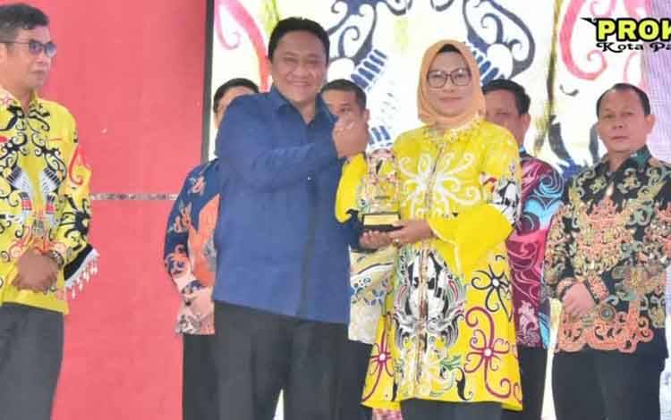 Pemko Palangka Raya Raih Predikat Terbaik Keterbukaan Informasi Publik 2024