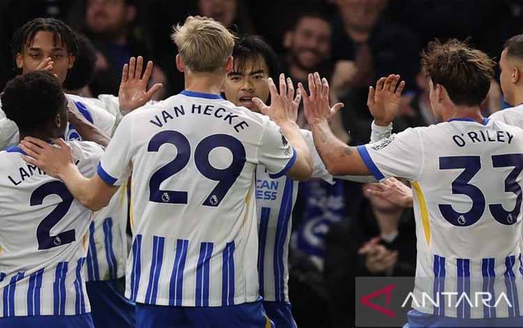 Para pemain Brighton merayakan keberhasilan Kaoru Mitoma mencetak gol ke gawang Southampton pada pekan ke-13 Liga Inggris di Stadion Amex, Brighton, Jumat (29/11/2024). (ANTARA/@OfficialBHAFC)