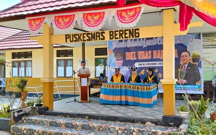 DP3AP2KB Pulang Pisau Gelar Wisuda Sekolah Lansia Cerdik