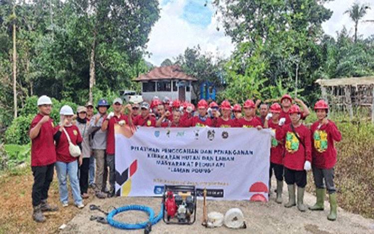 Kolaborasi untuk Menjaga Keamanan Kawasan Hutan di Desa Penyombaan