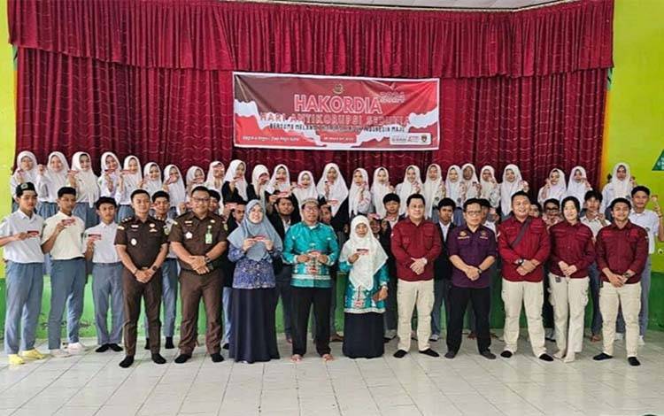 Peserta Didik dan Tenaga Pendidik MAN Kapuas Diberikan Penyuluhan Anti Korupsi
