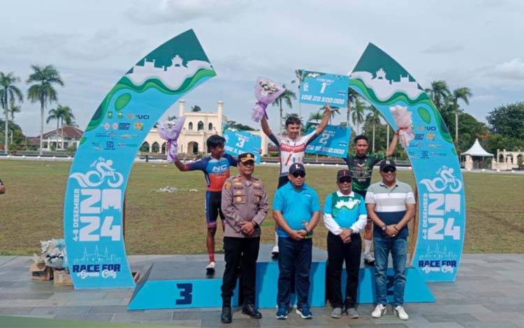 Bernard Benyamin Van Aert Juarai Etape 2 Tour de Siak
