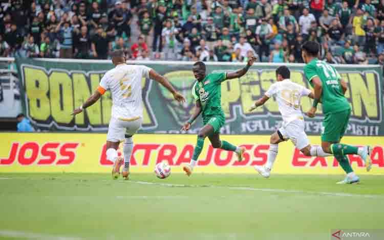 Persebaya Menang Dramatis 3-2 Saat Lawan Arema FC di GBT