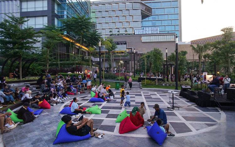 Pasar Senggol di Central Park Hotel Mercure Pangkalan Bun Sukses Menarik Perhatian Warga
