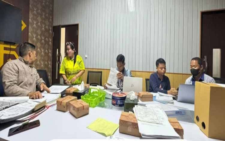 Dispursip Palangka Raya Sortir Arsip Tua untuk Dimusnahkan