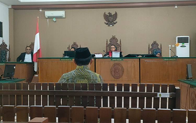 Mantan Bupati Kobar Ujang Iskandar Dituntut 7,5 Tahun Penjara Kasus Korupsi
