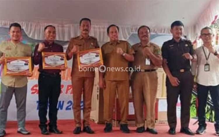 Pemerintah Tamban Catur Raih Penghargaan atas Pelunasan PBB 2024